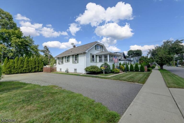 Property listing MLS 4048523 photo 3