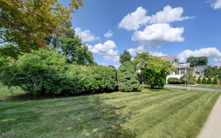 Property listing MLS 4048523 photo 4