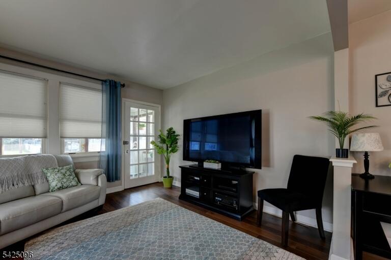 Property listing MLS 4048523 photo 8