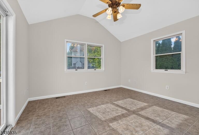 Property listing MLS 4048558 photo 12