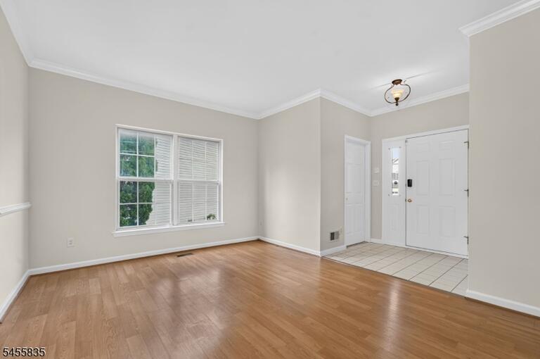 Property listing MLS 4048558 photo 3