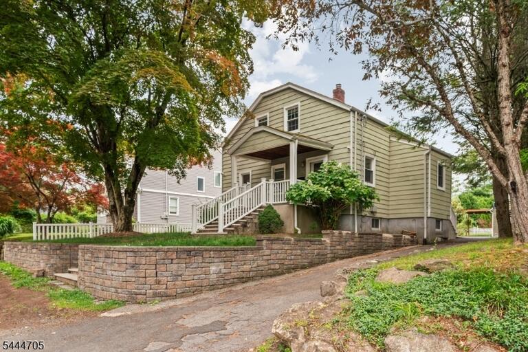 Property listing MLS 4048594 photo 1