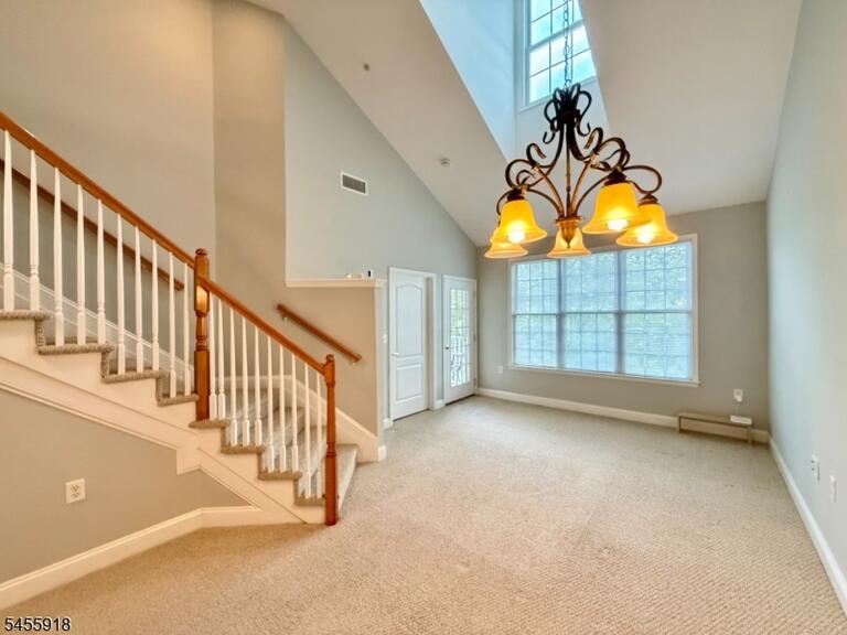 Property listing MLS 4048601 photo 2