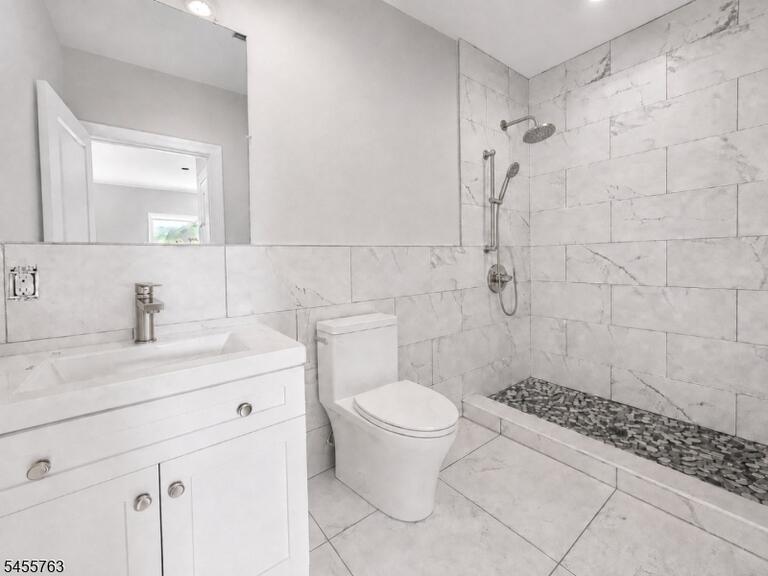 Property listing MLS 4048612 photo 25