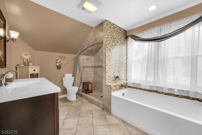 Property listing MLS 4048656 photo 14