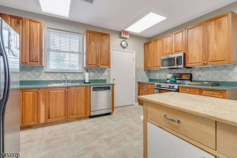 Property listing MLS 4048672 photo 5