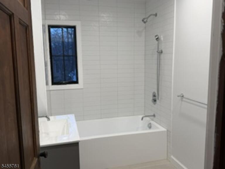Property listing MLS 4048692 photo 5