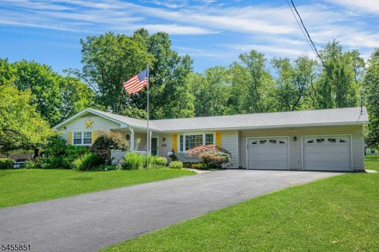 Property listing MLS 4048721 photo 1