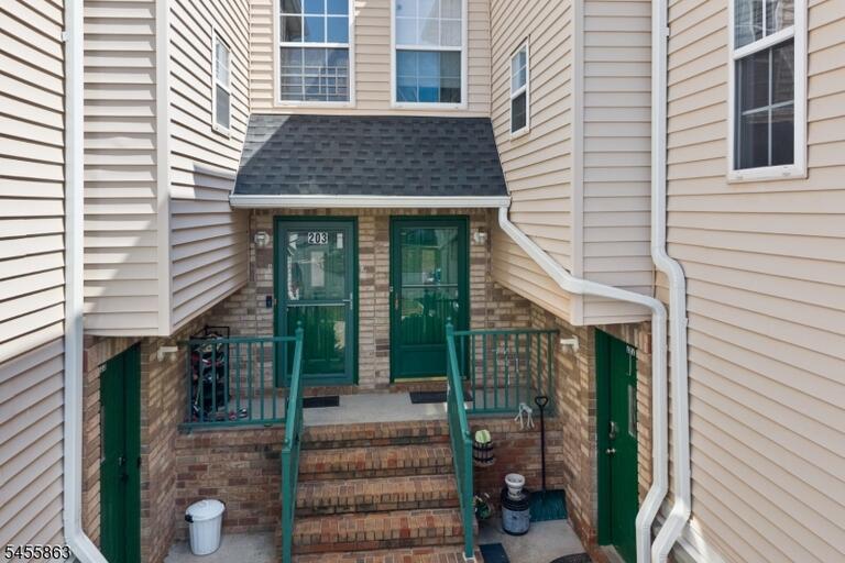 Property listing MLS 4048724 photo 3