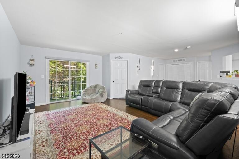 Property listing MLS 4048724 photo 5