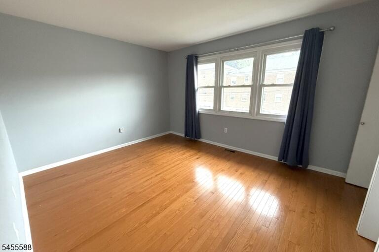Property listing MLS 4048753 photo 4