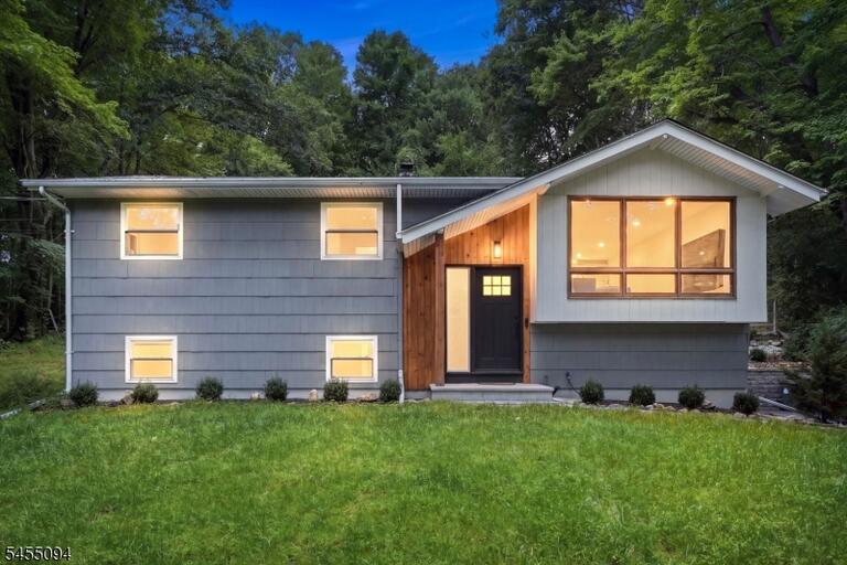 Property listing MLS 4048757 photo 1