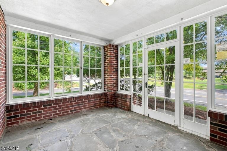 Property listing MLS 4048762 photo 3
