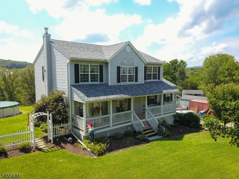Property listing MLS 4048787 photo 2
