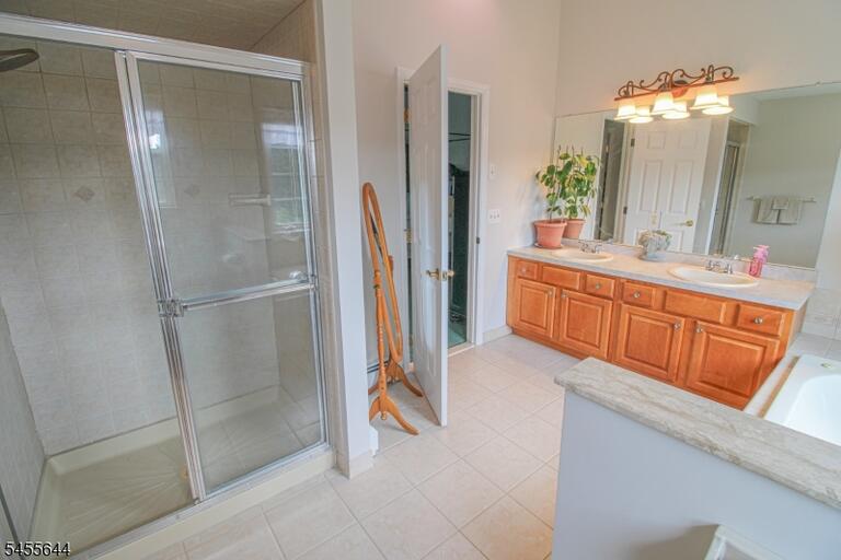 Property listing MLS 4048787 photo 27
