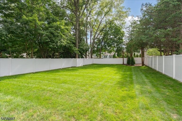 Property listing MLS 4048825 photo 46