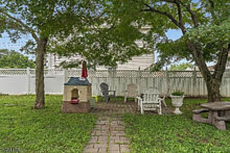 Property listing MLS 4048832 photo 29