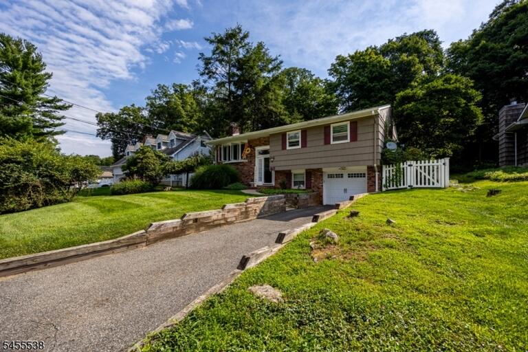 Property listing MLS 4048838 photo 3