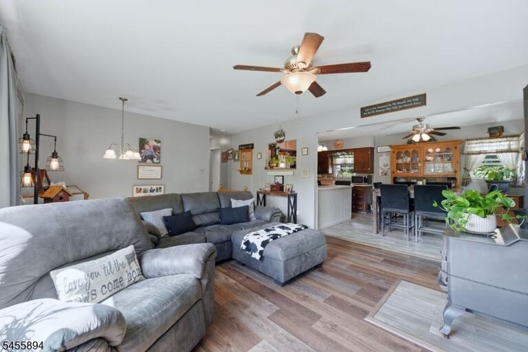 Property listing MLS 4048839 photo 7