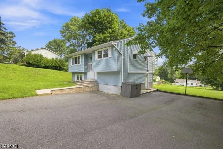 Property listing MLS 4048840 photo 2