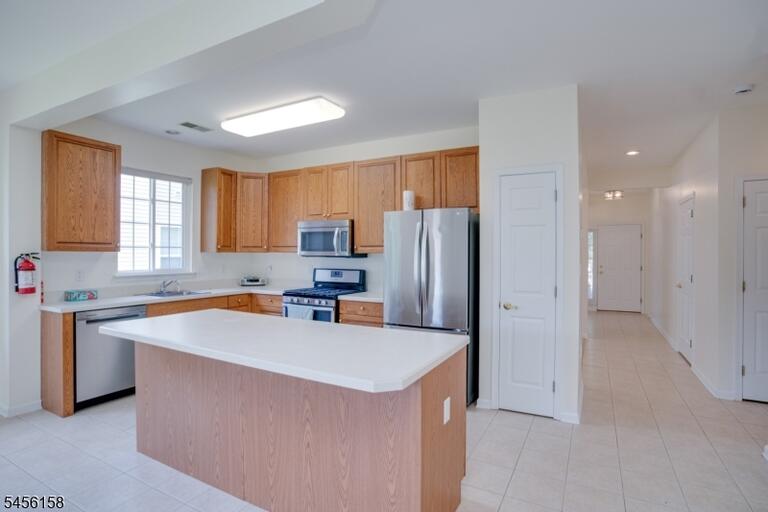 Property listing MLS 4048845 photo 18