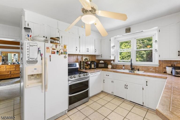 Property listing MLS 4048846 photo 4