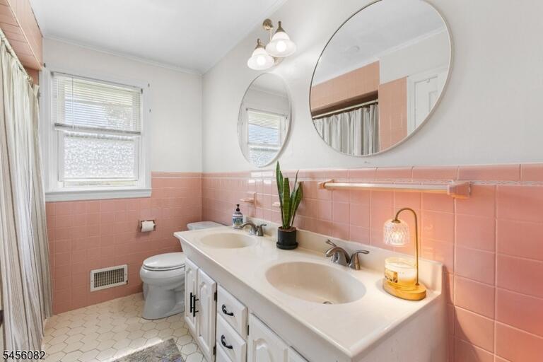 Property listing MLS 4048846 photo 9