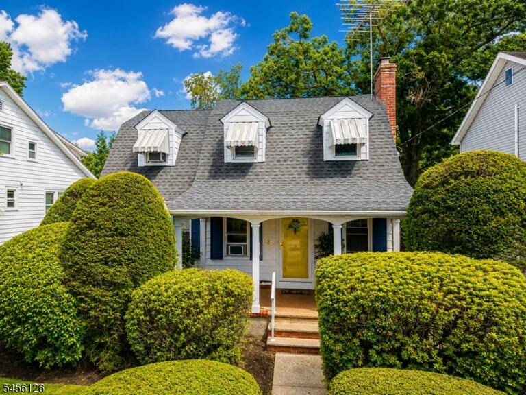 Property listing MLS 4048853 photo 2