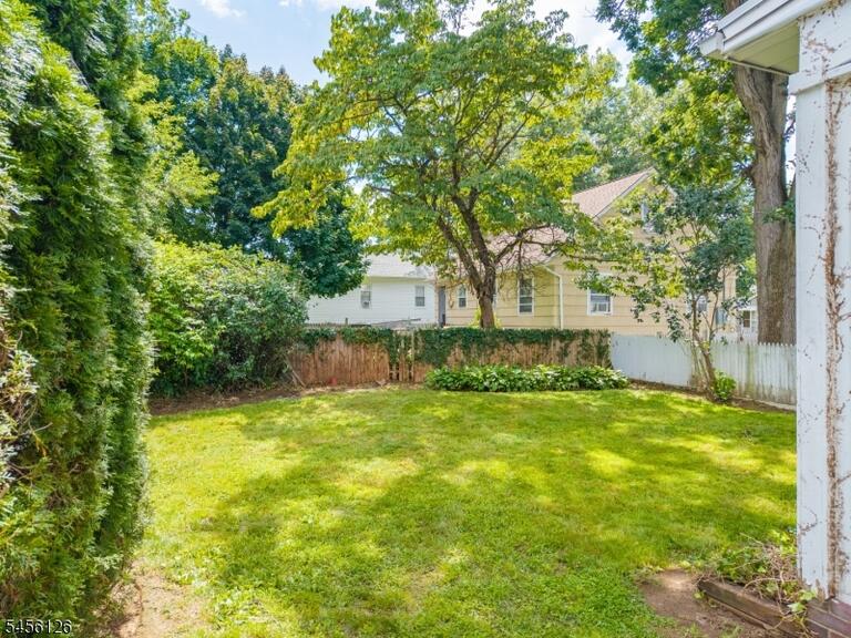 Property listing MLS 4048853 photo 27