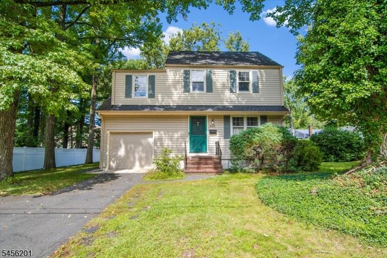 Property listing MLS 4048858 photo 1