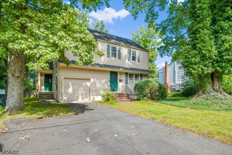 Property listing MLS 4048858 photo 2