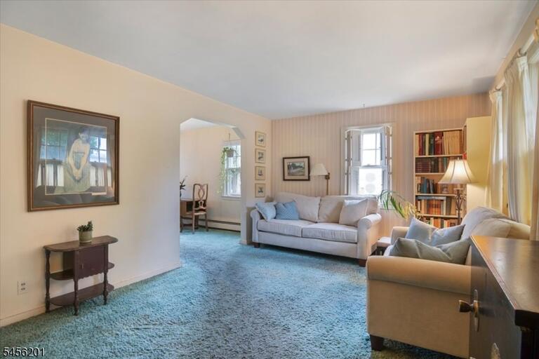 Property listing MLS 4048858 photo 3