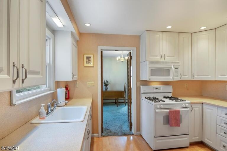 Property listing MLS 4048858 photo 9