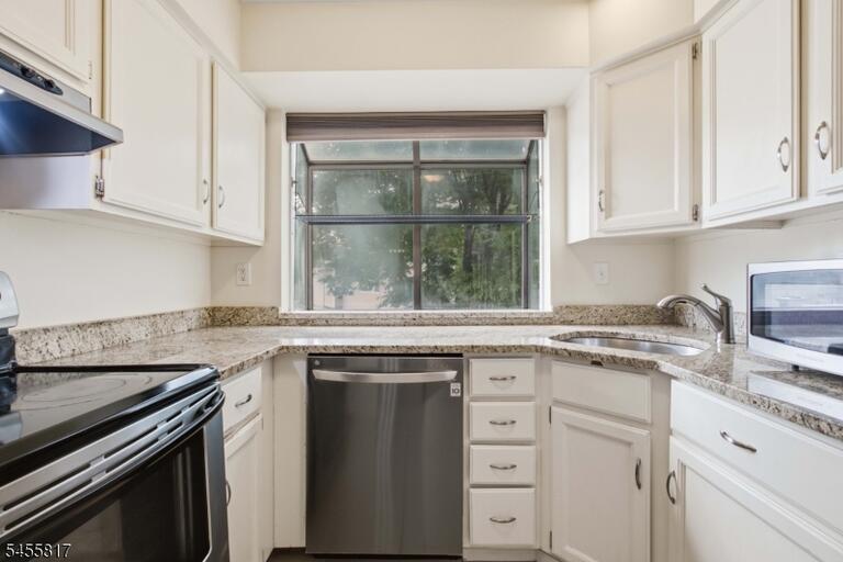 Property listing MLS 4048864 photo 4