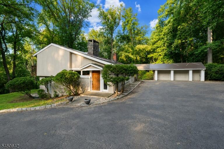 Property listing MLS 4048867 photo 1