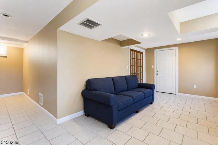 Property listing MLS 4048873 photo 18