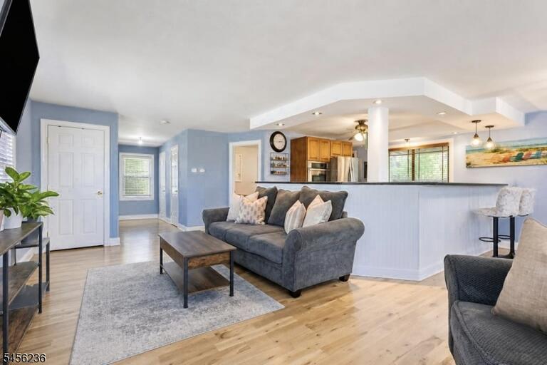 Property listing MLS 4048873 photo 4