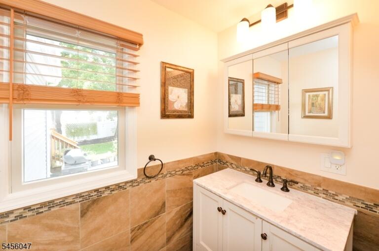 Property listing MLS 4048874 photo 12