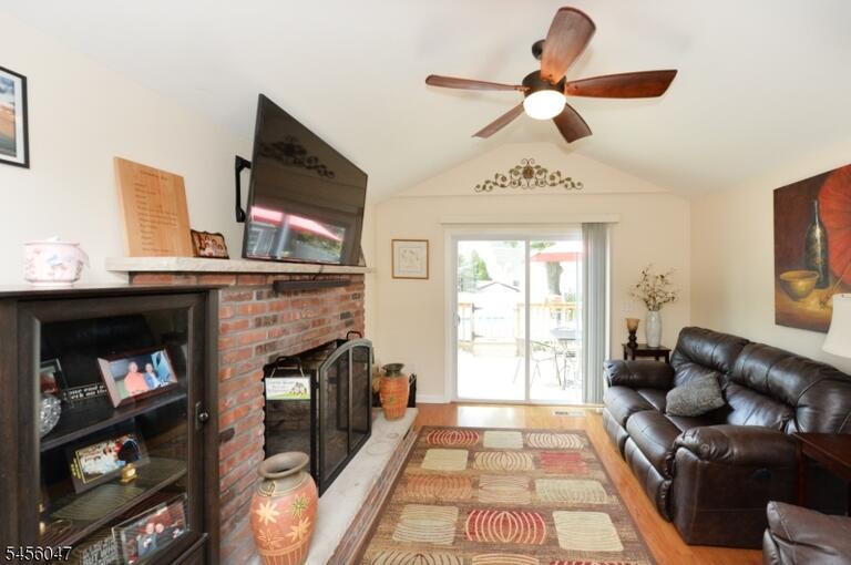 Property listing MLS 4048874 photo 13