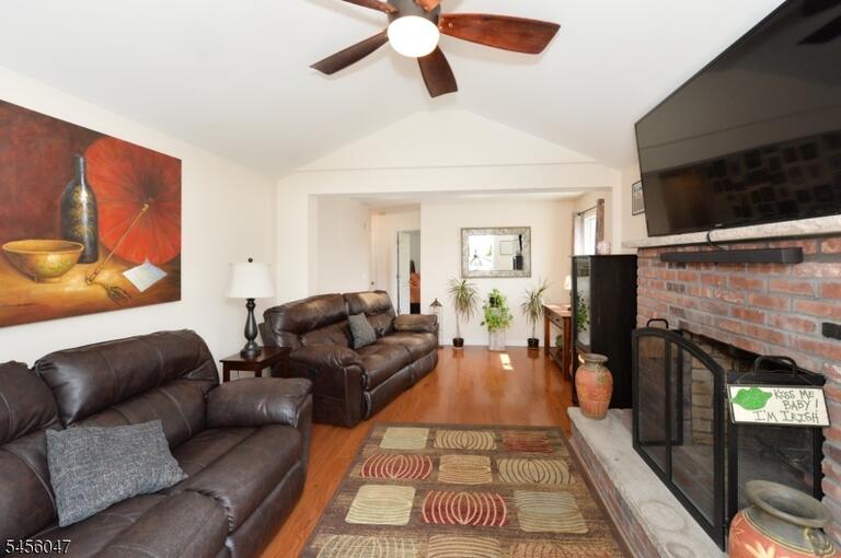 Property listing MLS 4048874 photo 15