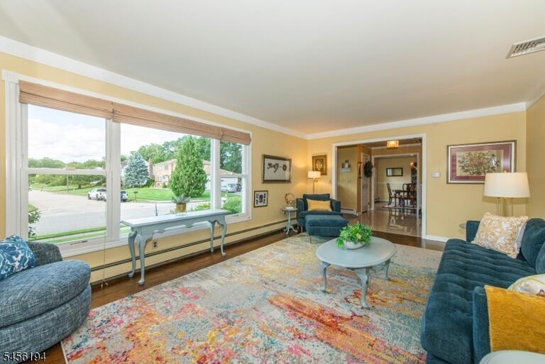 Property listing MLS 4048875 photo 4