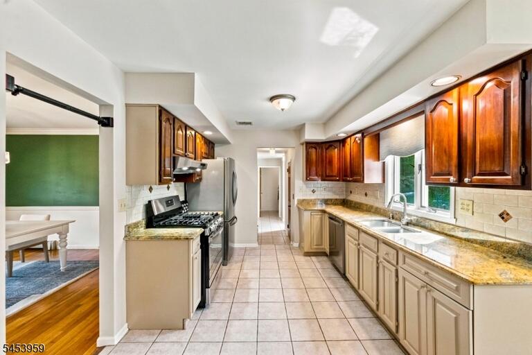 Property listing MLS 4048876 photo 10