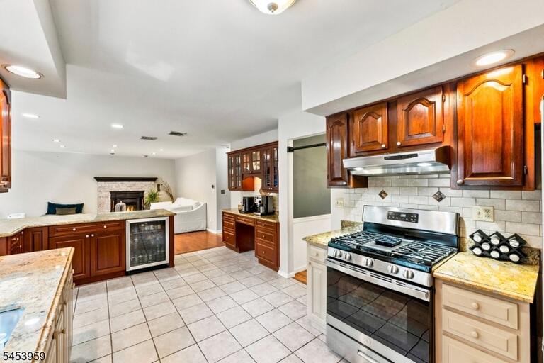 Property listing MLS 4048876 photo 11