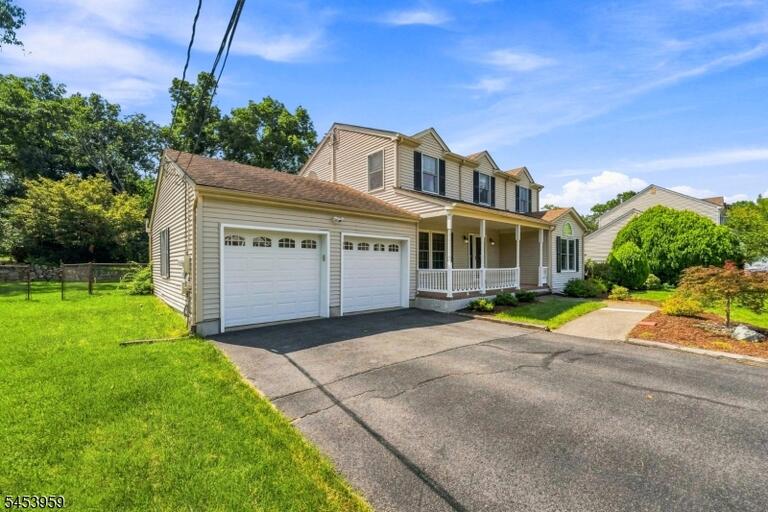 Property listing MLS 4048876 photo 2