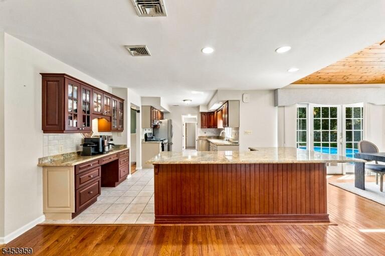 Property listing MLS 4048876 photo 8