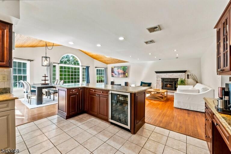 Property listing MLS 4048876 photo 9