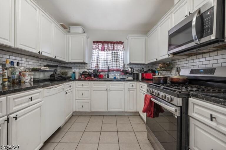 Property listing MLS 4048878 photo 3