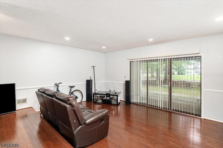 Property listing MLS 4048882 photo 11