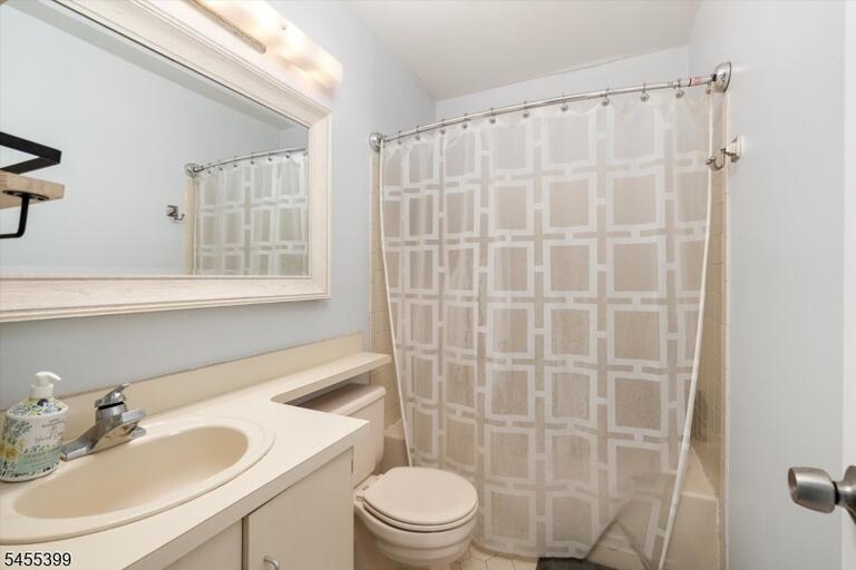 Property listing MLS 4048882 photo 18