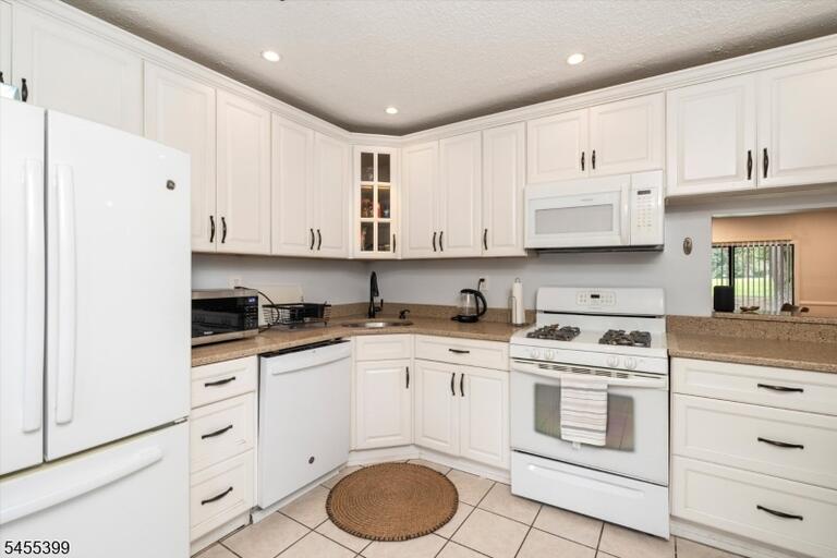 Property listing MLS 4048882 photo 6